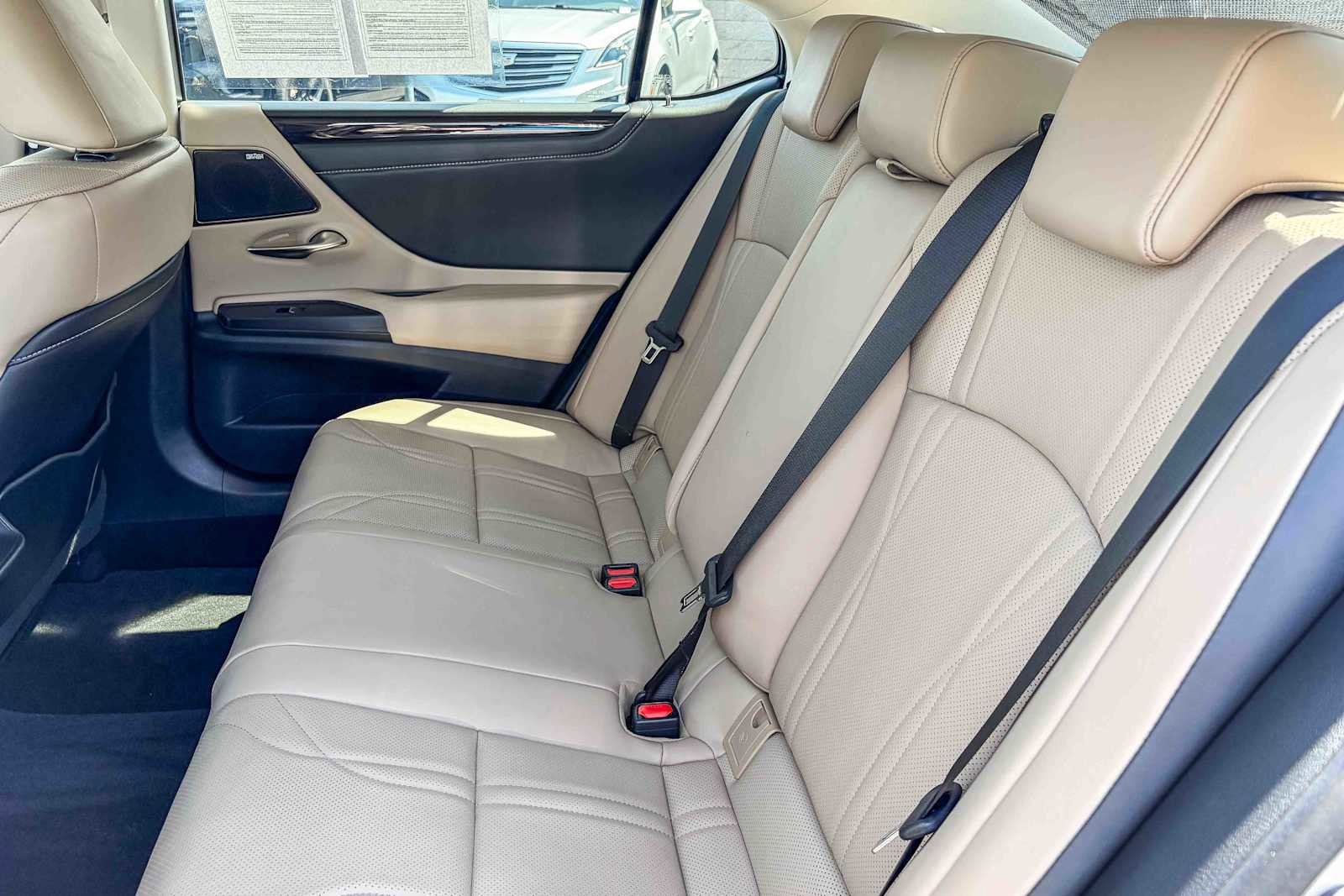 Used 2021 Lexus ES 300h w/ Accessory Package FWD image 18
