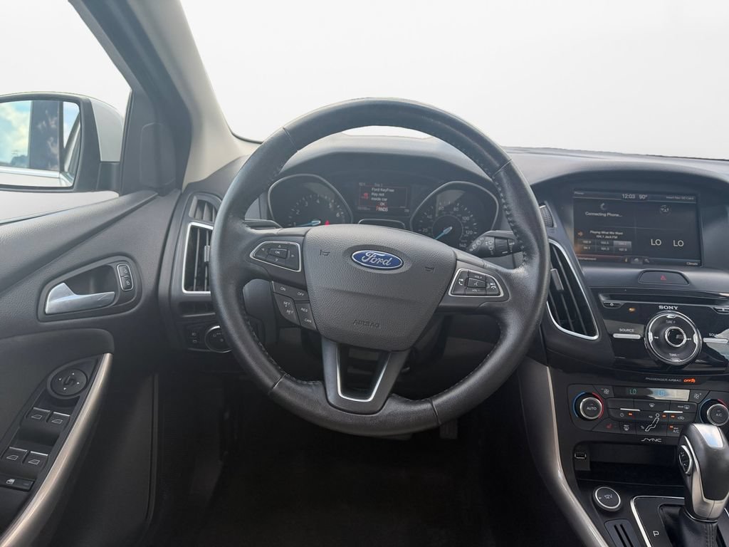 Used 2015 Ford Focus Titanium FWD image 12
