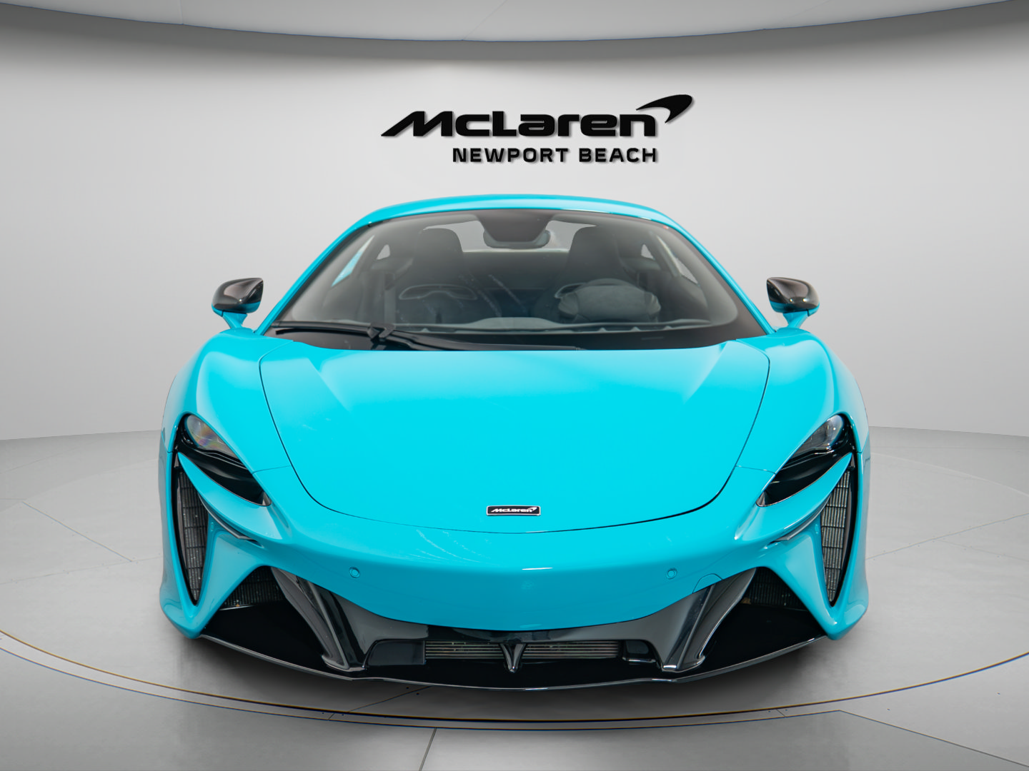 Used 2023 McLaren Artura RWD image 2