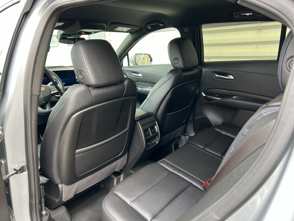 Used 2025 Cadillac XT4 Sport image 13