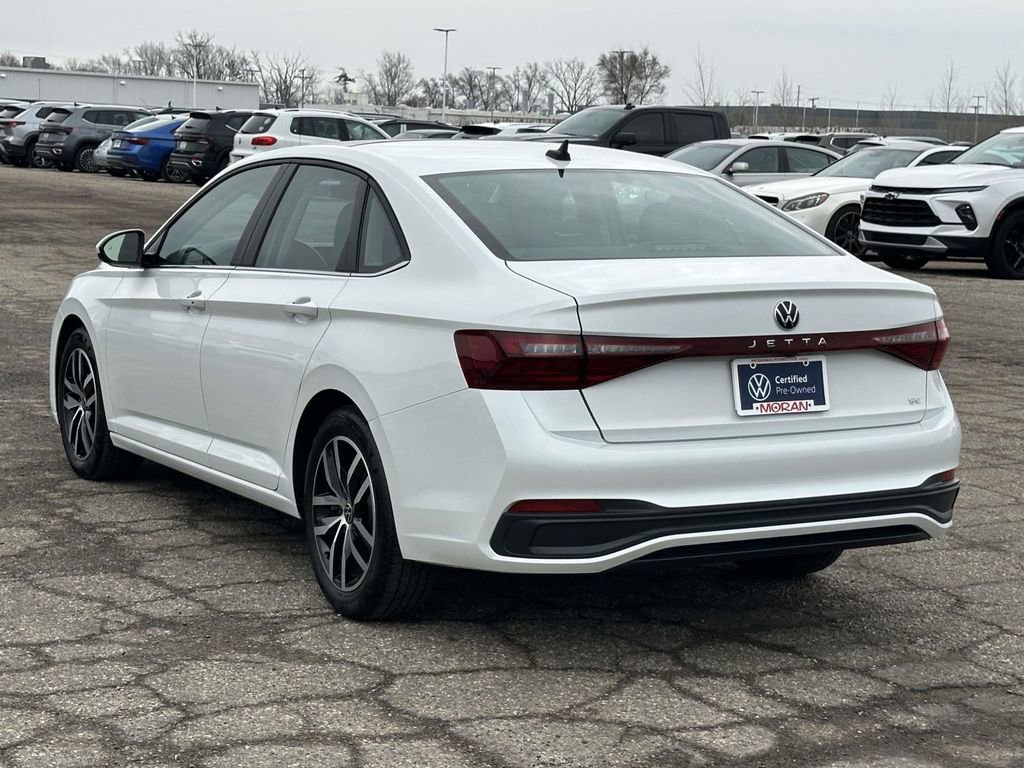Certified 2025 Volkswagen Jetta SE w/ Sunroof Package image 3