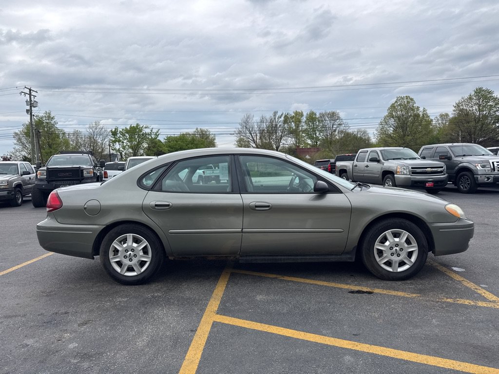 Used 2004 Ford Taurus SE FWD image 5