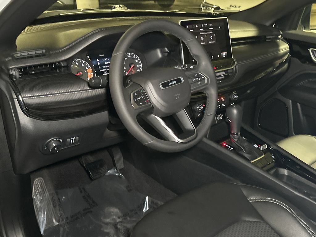 Used 2023 Jeep Compass Latitude AWD/4WD image 16