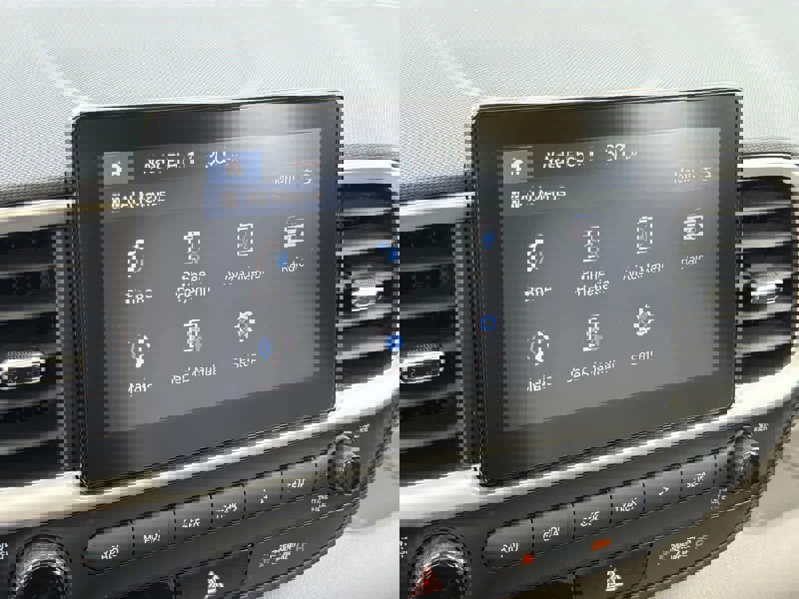 Used 2023 Hyundai Venue SEL w/ Cargo Package image 15