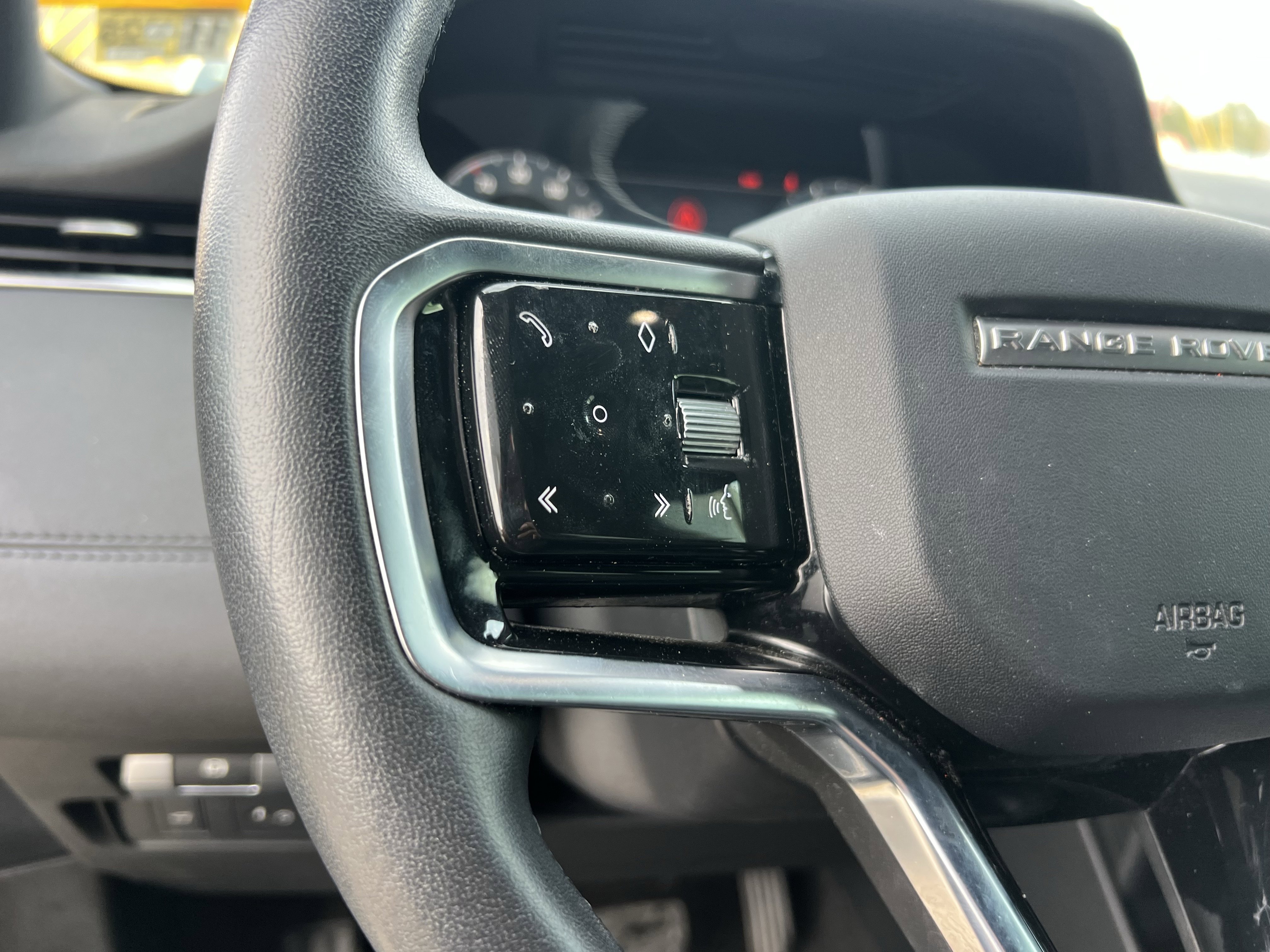 Certified 2023 Land Rover Range Rover Evoque SE image 18