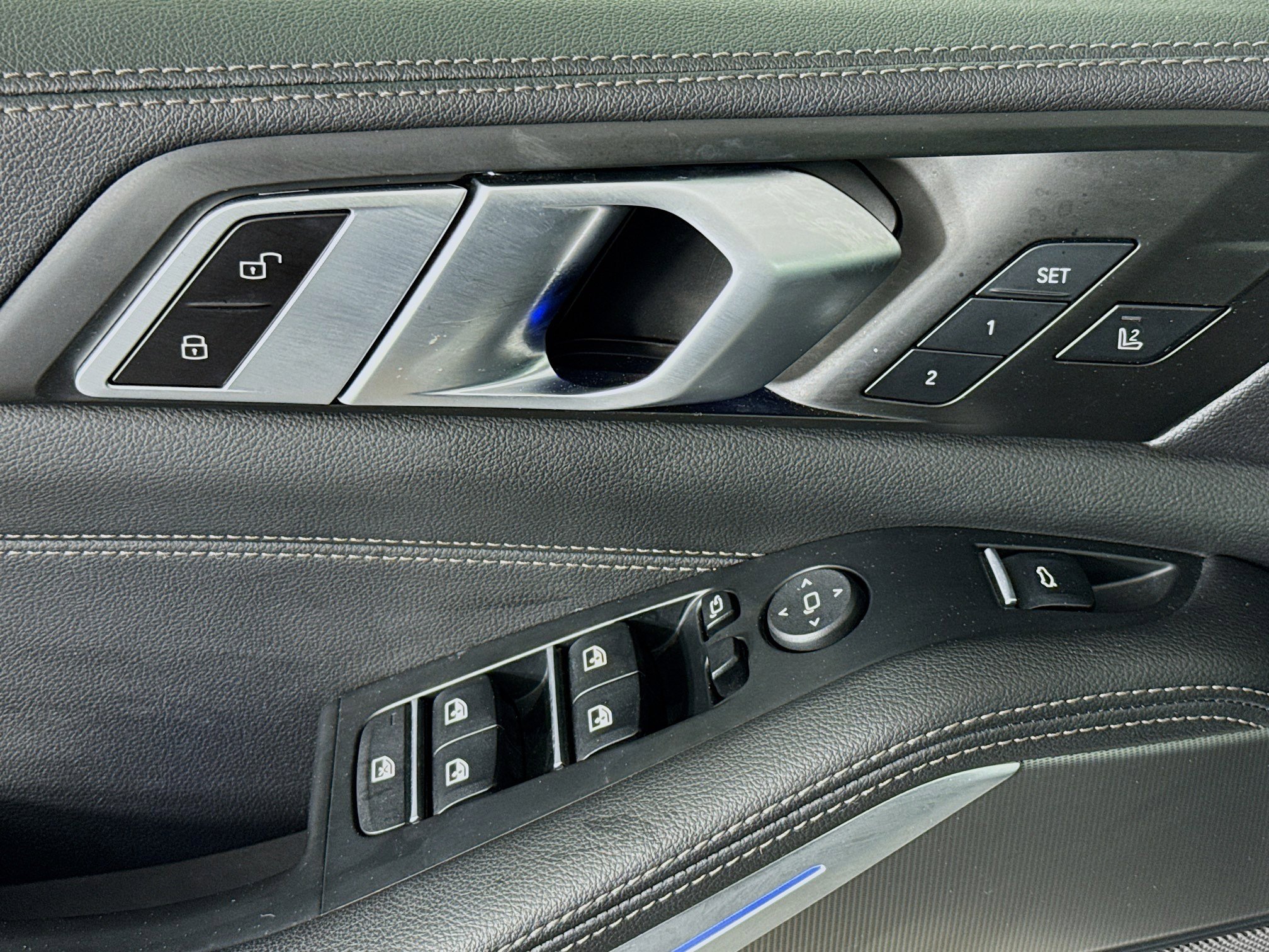 Used 2022 BMW X5 M50i w/ Parking Assistance Package image 23