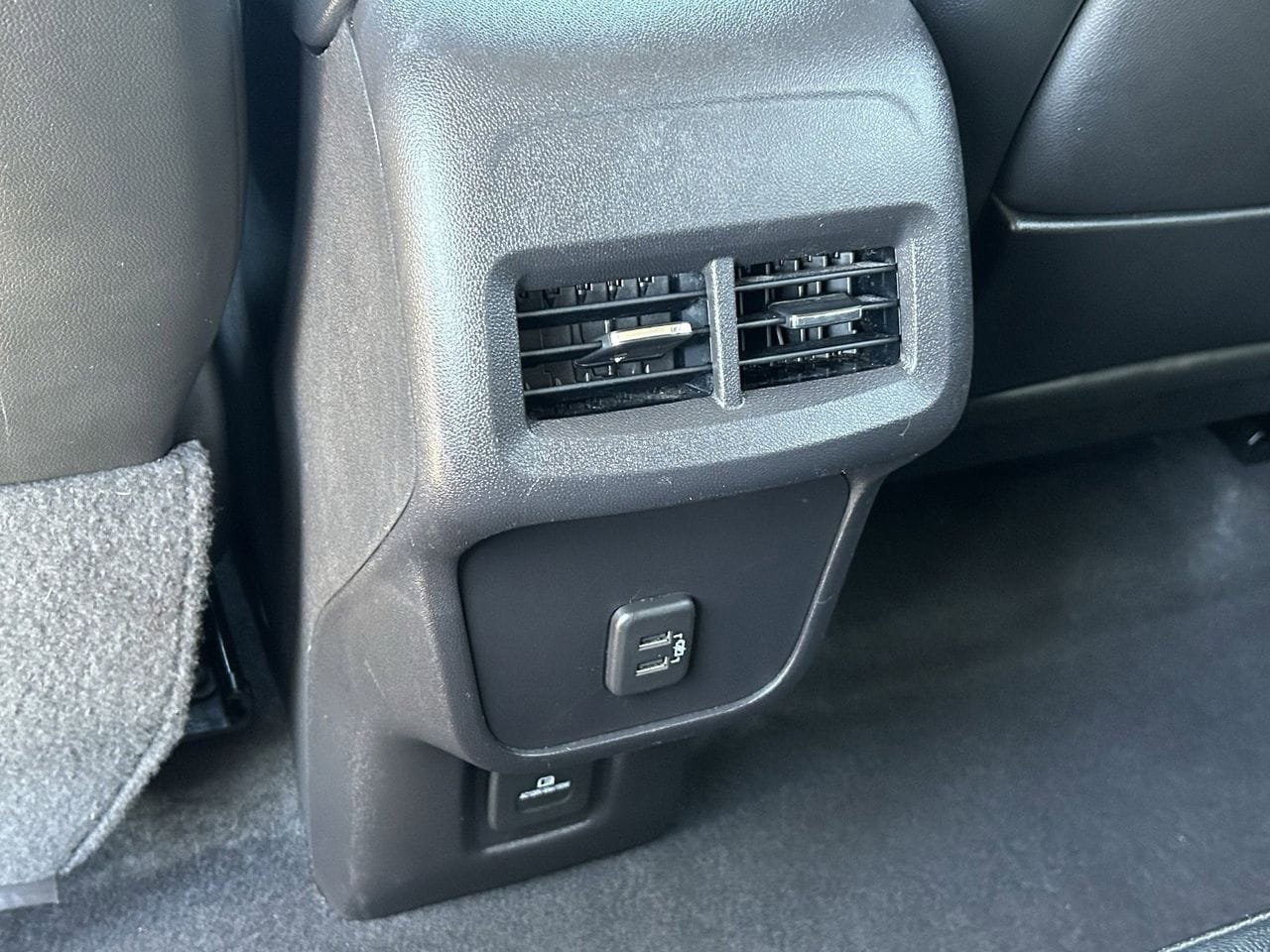 Used 2024 GMC Terrain SLT image 16