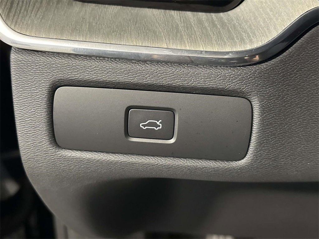 Used 2025 Volvo XC60 B5 Plus image 26