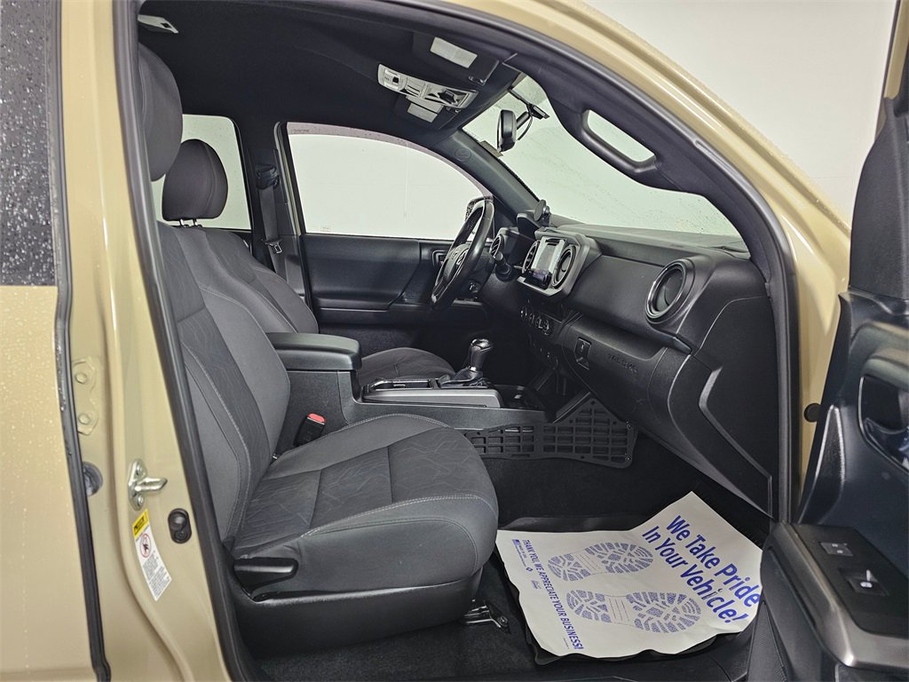 Used 2016 Toyota Tacoma TRD Off-Road image 12