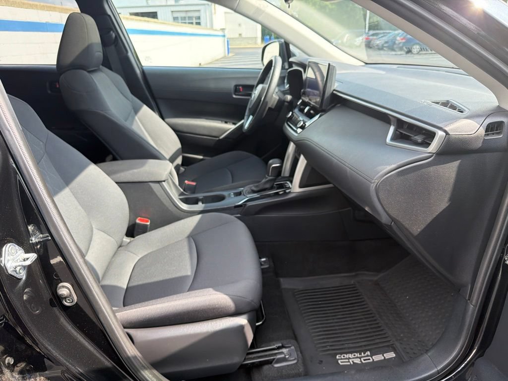 Used 2023 Toyota Corolla Cross LE w/ Moonroof Package AWD/4WD image 24
