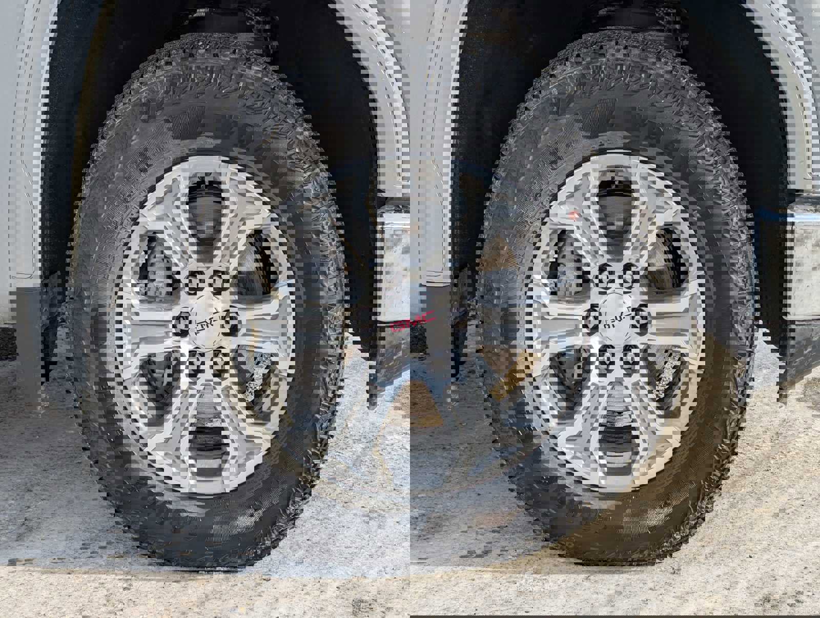 Used 2024 GMC Sierra 1500 SLE w/ X31 Off-Road Package image 9