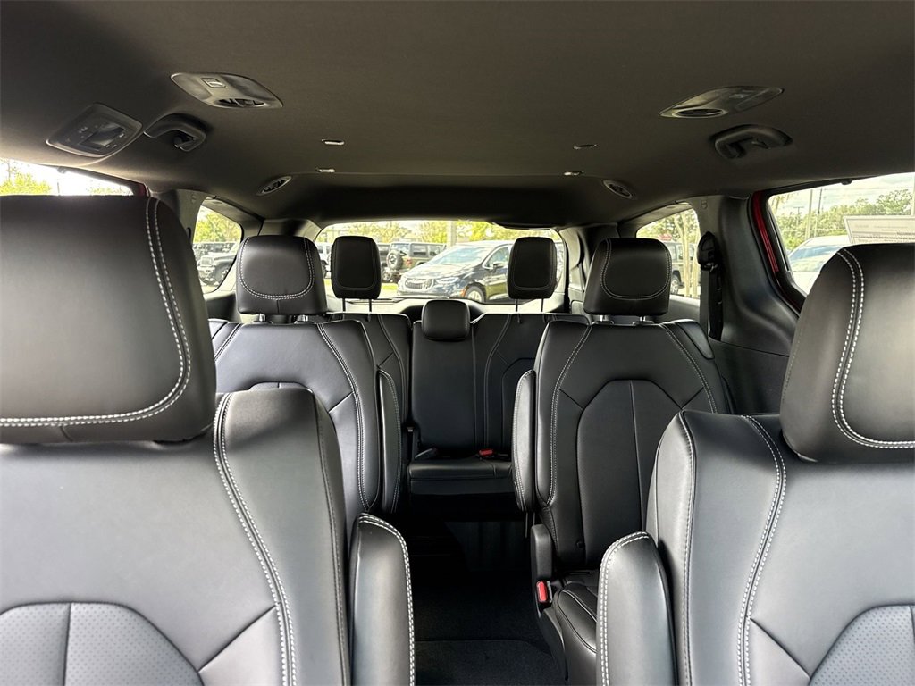 New 2026 Chrysler Pacifica Select image 29