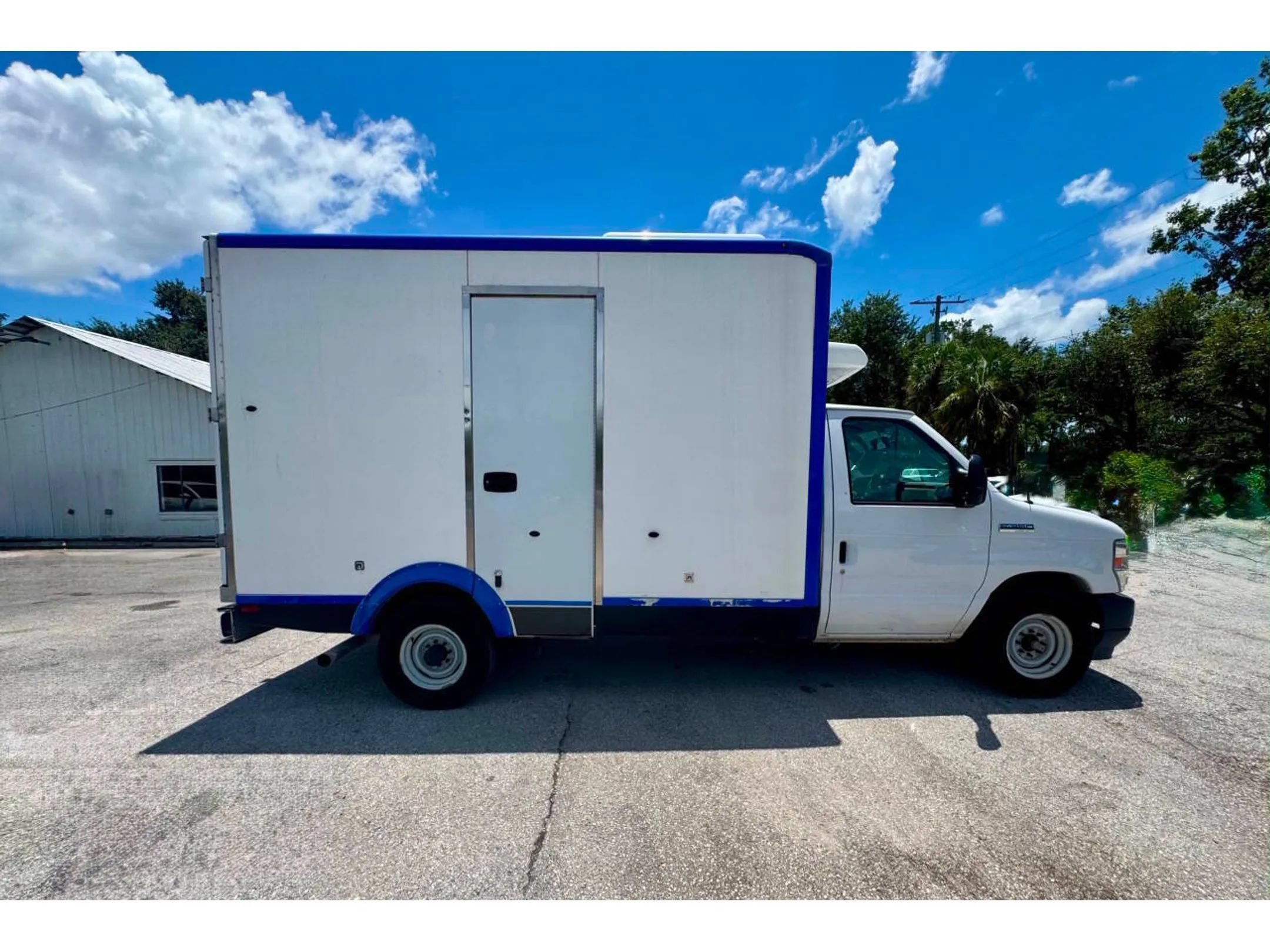 Used 2023 Ford E-350 and Econoline 350 Super Duty w/ Power Windows & Locks Group RWD image 14