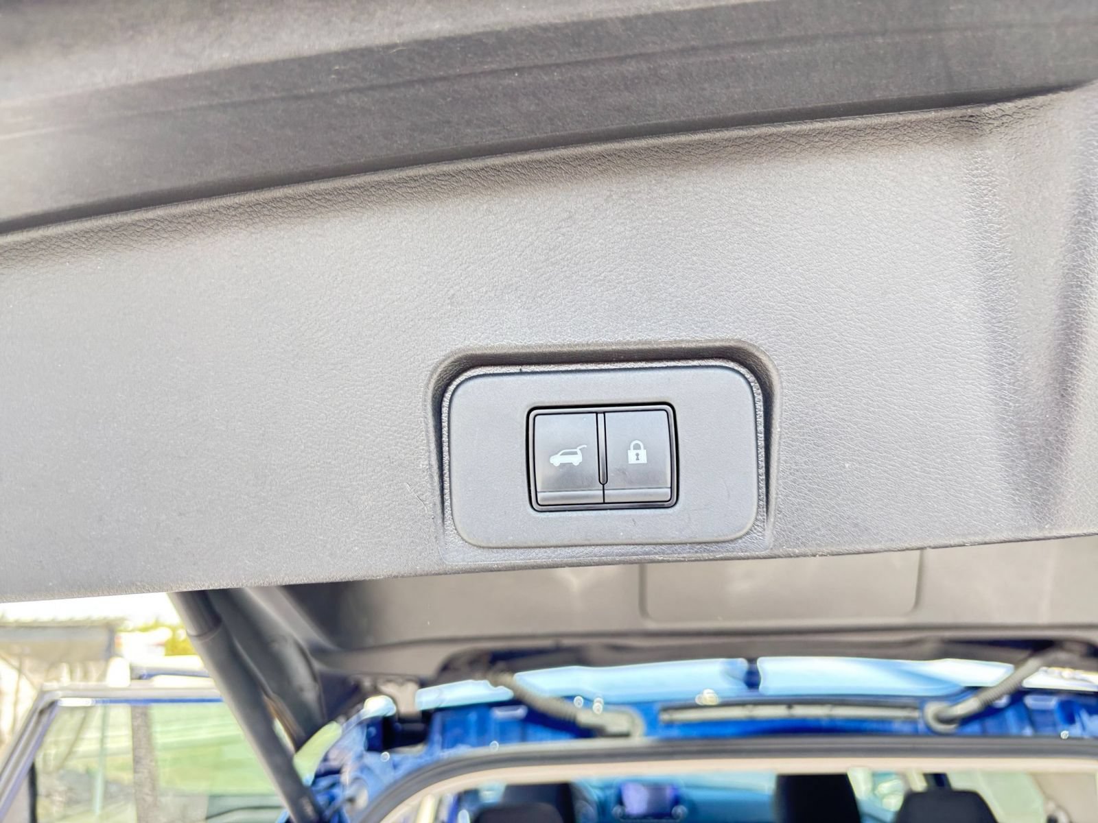 Used 2025 Nissan Rogue SV AWD/4WD image 22