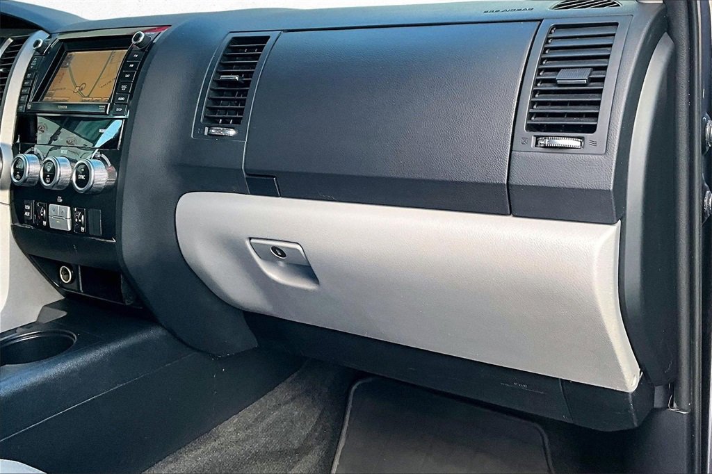 Used 2012 Toyota Sequoia Platinum image 25