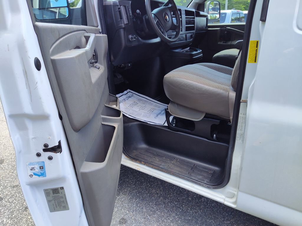 Used 2018 Chevrolet Express 2500 w/ Driver Convenience Package image 13