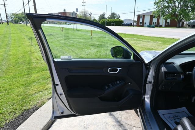 Used 2023 Honda Civic Sport image 25