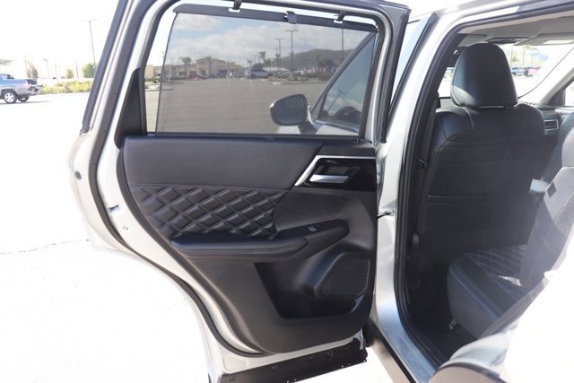 Used 2024 Mitsubishi Outlander 4WD Plug-In Hybrid image 15