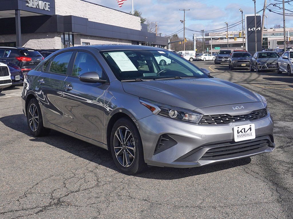 Used 2023 Kia Forte LXS w/ LXS Technology Package image 2
