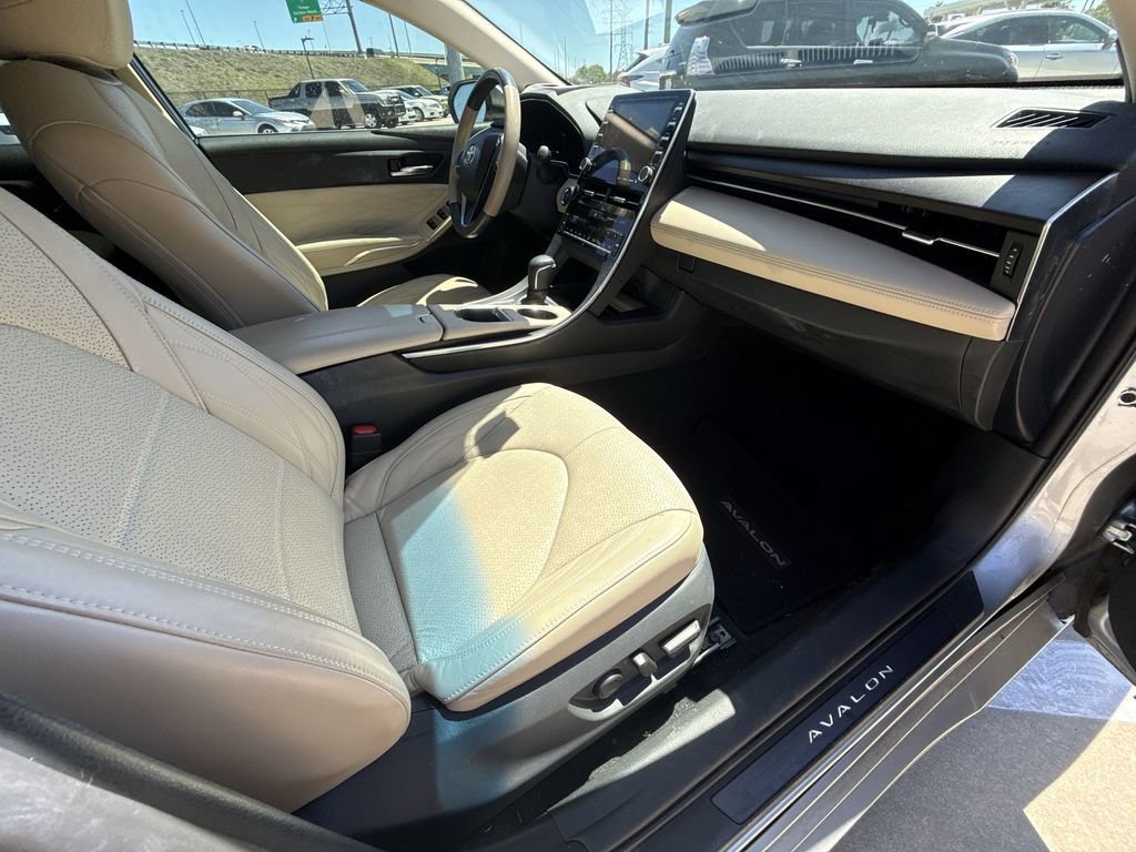 Used 2019 Toyota Avalon Limited w/ Advanced Safety Package FWD image 15