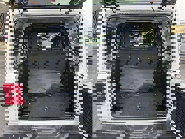 Used 2024 Jeep Wrangler Sahara image 14