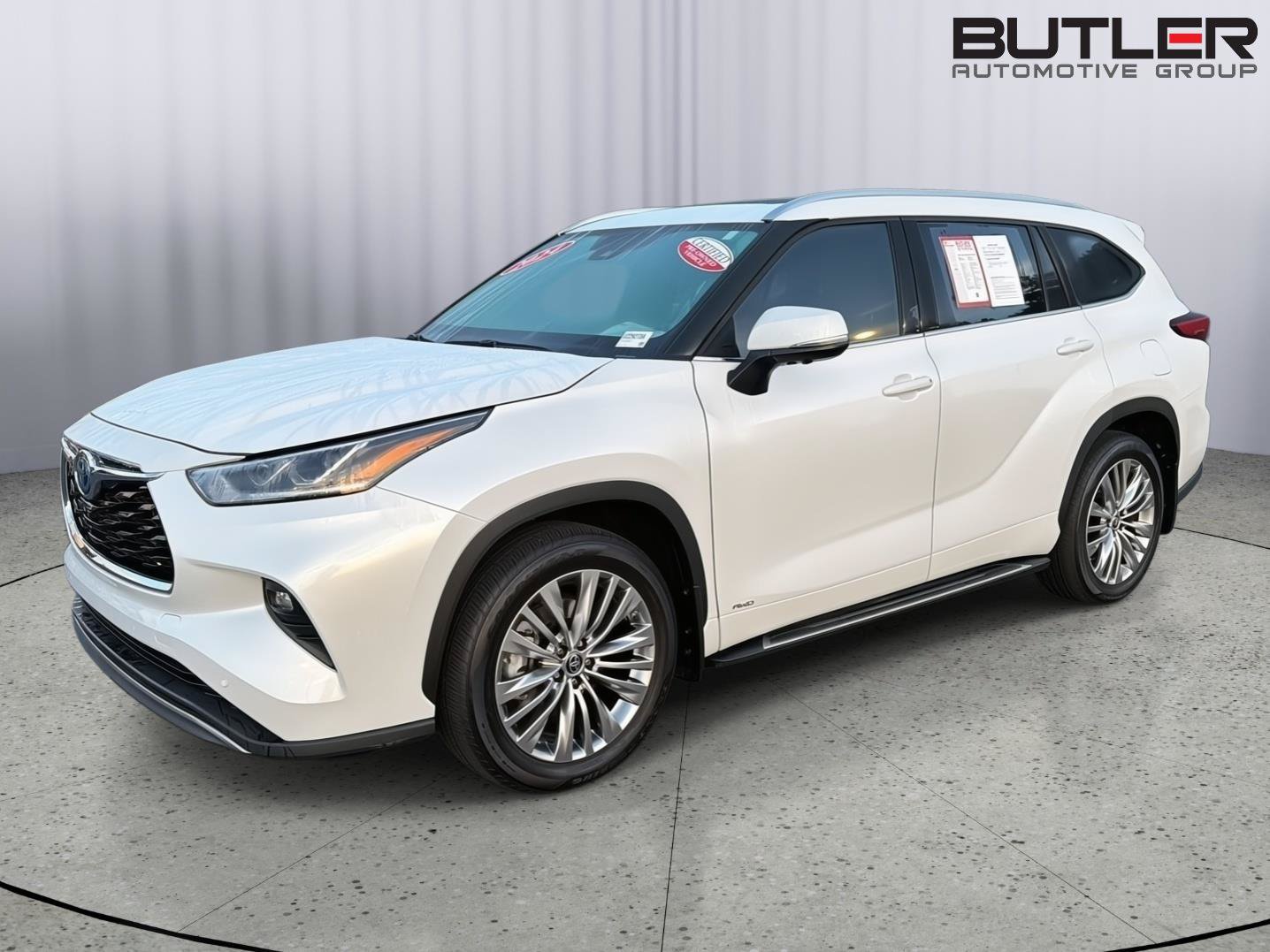 Certified 2024 Toyota Highlander Platinum AWD/4WD image 2