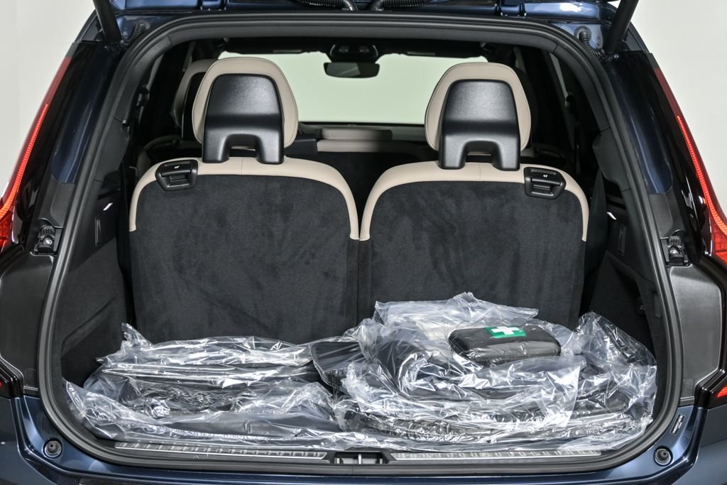 Used 2026 Volvo XC90 B6 Plus w/ Protection Package Premier image 34