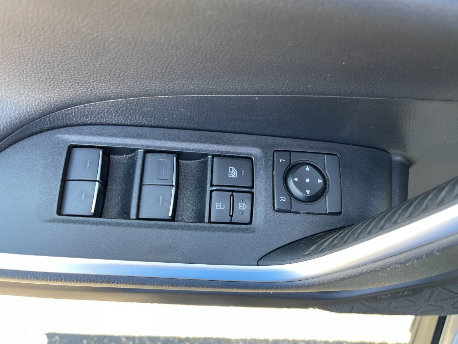 Used 2024 Toyota RAV4 XSE w/ Weather Package AWD/4WD image 12
