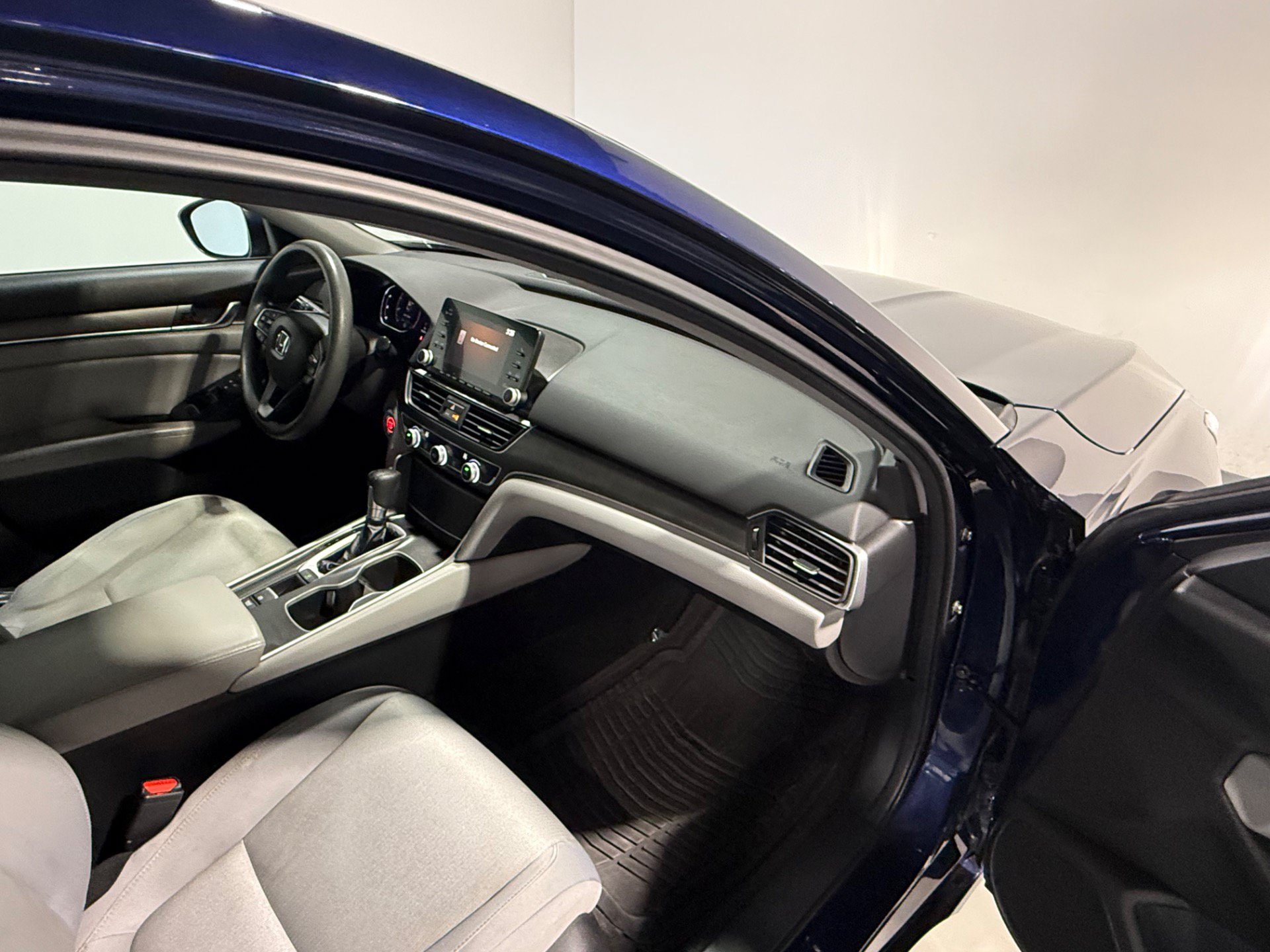 Used 2018 Honda Accord LX image 30