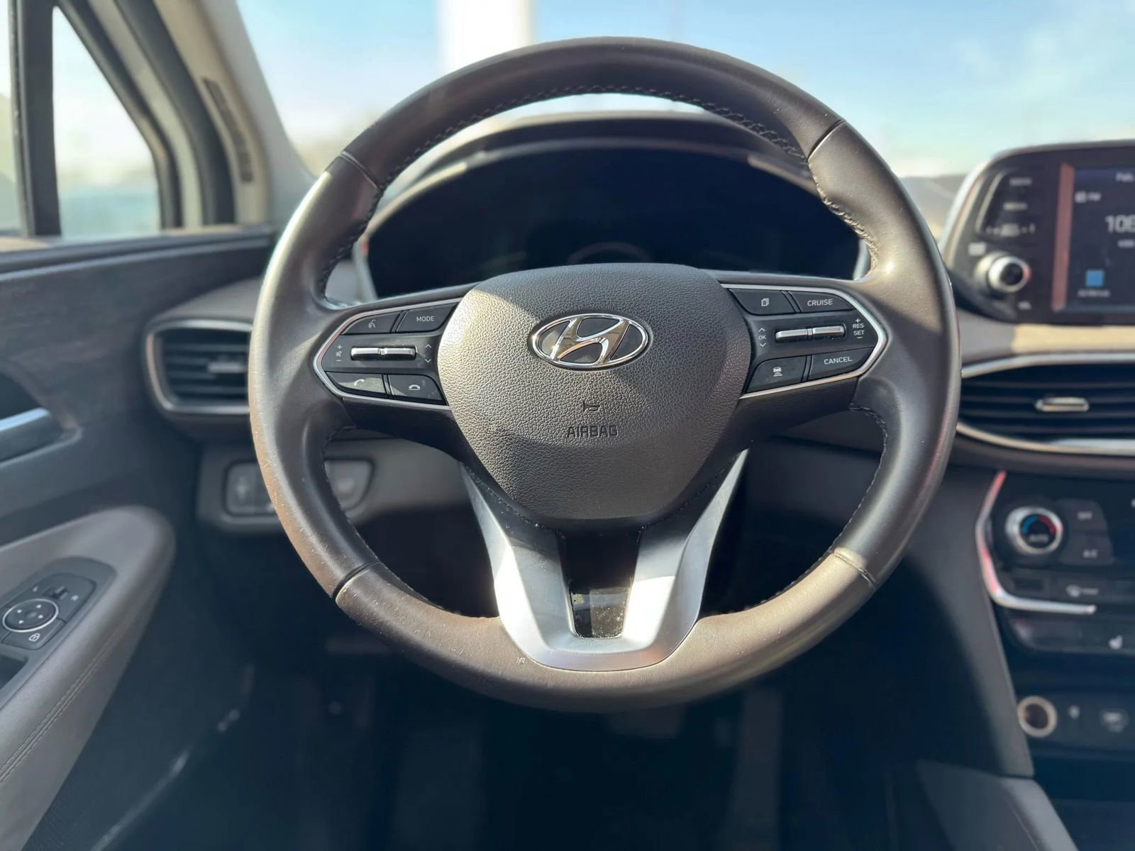Used 2020 Hyundai Santa Fe SEL w/ Convenience Package FWD image 9
