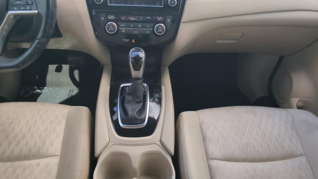 Certified 2020 Nissan Rogue SV image 17