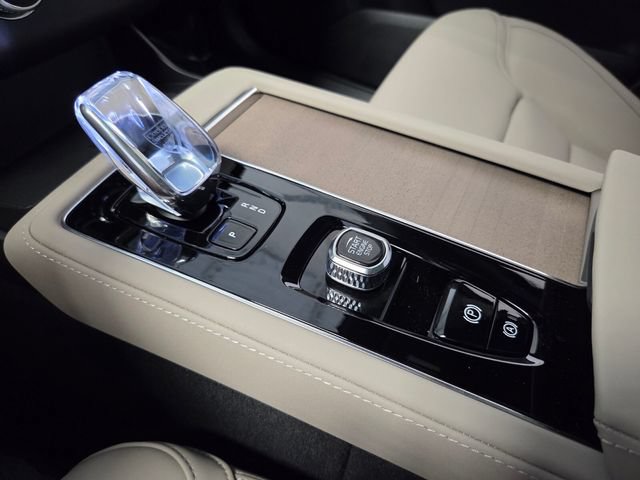 New 2026 Volvo XC90 T8 Plus w/ Protection Package Premier AWD/4WD image 19