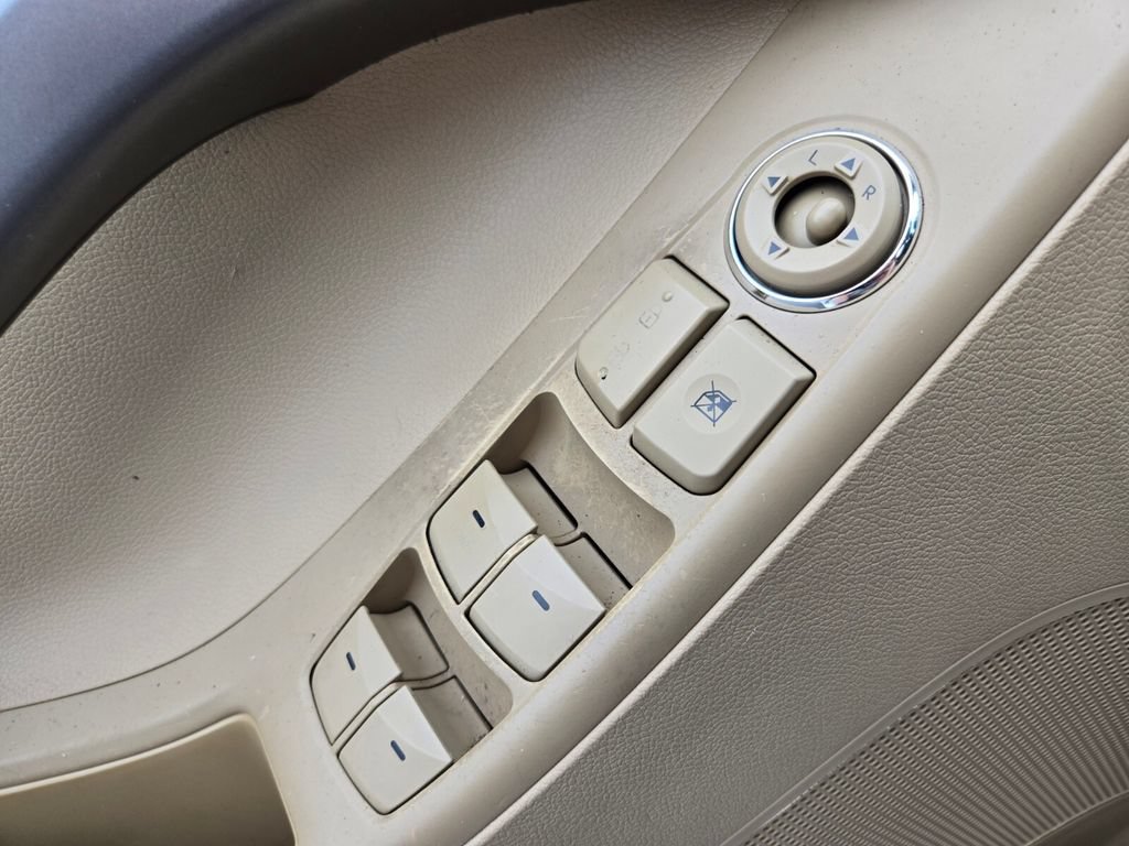 Used 2012 Hyundai Elantra GLS FWD image 33