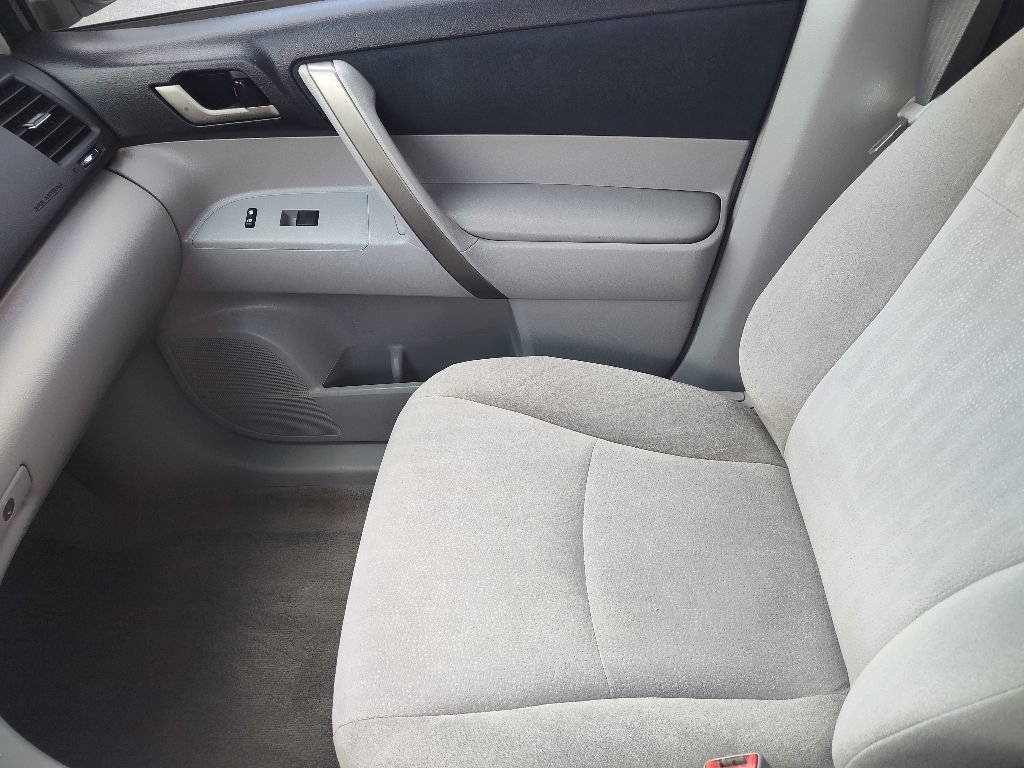Used 2010 Toyota Highlander Sport w/ Extra Value Pkg 4 FWD image 24