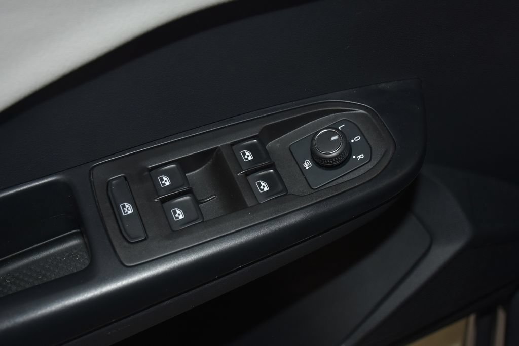 Used 2025 Volkswagen Taos S AWD/4WD image 24