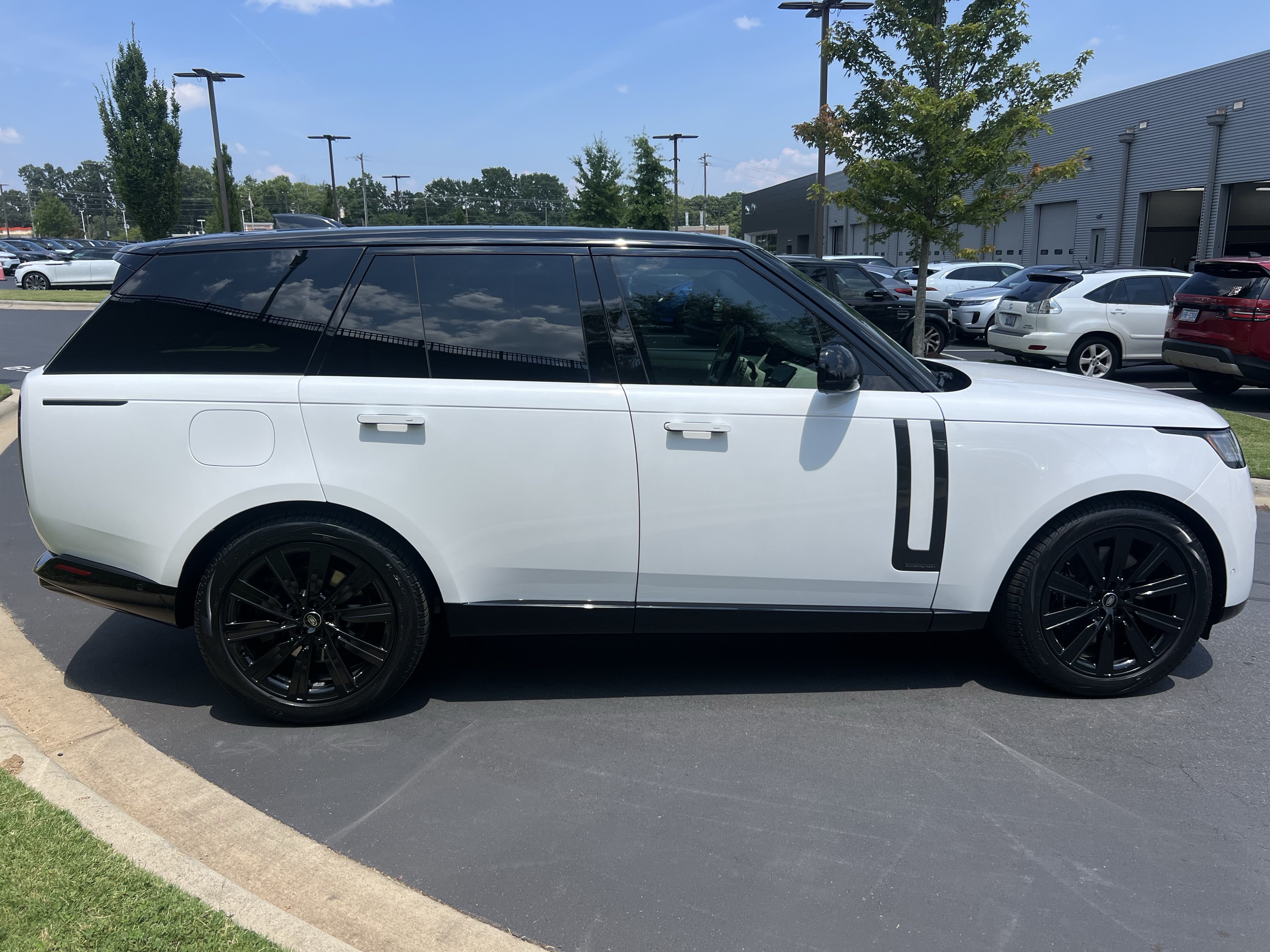 Certified 2024 Land Rover Range Rover Autobiography AWD/4WD image 5