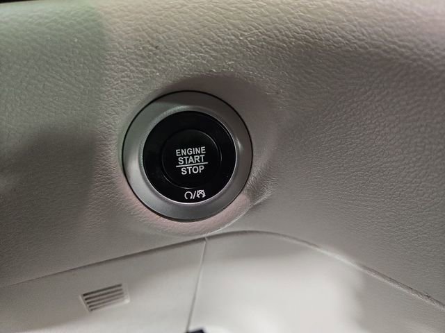 Used 2023 Chrysler Pacifica Touring-L image 26