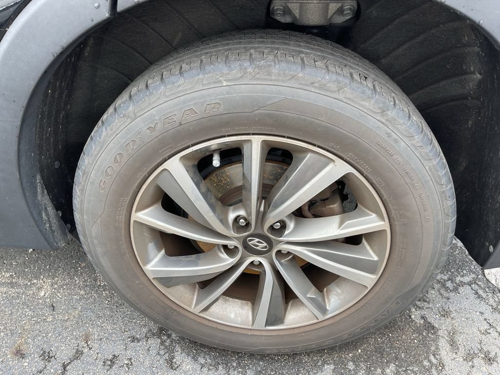 Used 2019 Hyundai Santa Fe AWD image 5