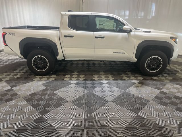 Certified 2025 Toyota Tacoma TRD Off-Road w/ TRD Off Road Upgrade Package AWD/4WD image 10