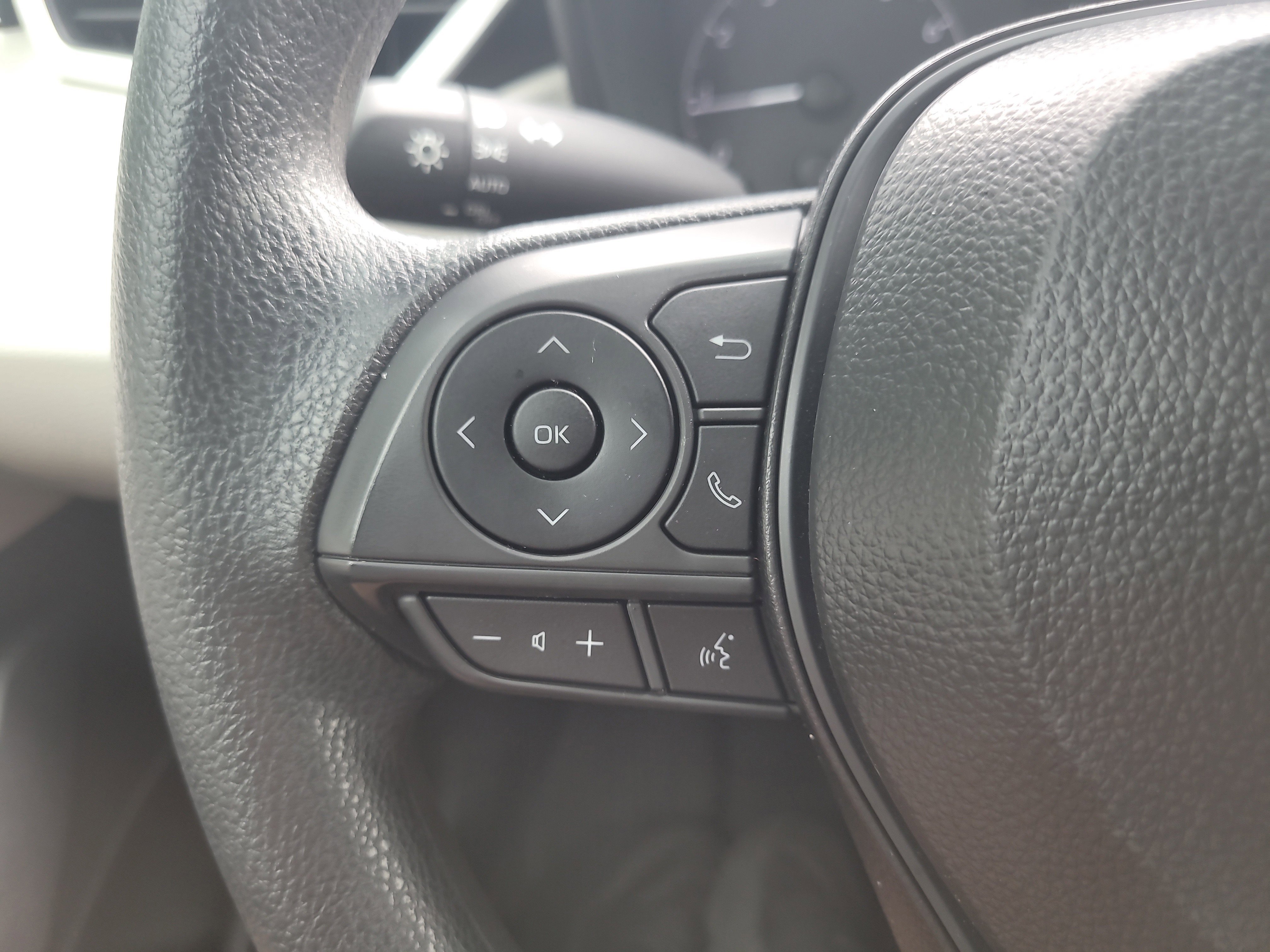 Certified 2025 Toyota Corolla LE image 27