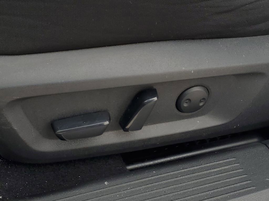 Used 2023 Nissan Rogue SV image 8