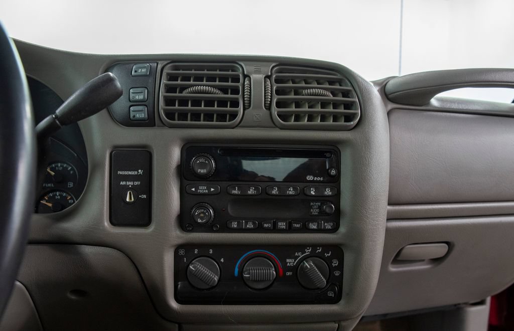 Used 2002 Chevrolet S10 Pickup LS w/ LS Preferred Equipment Group AWD/4WD image 22