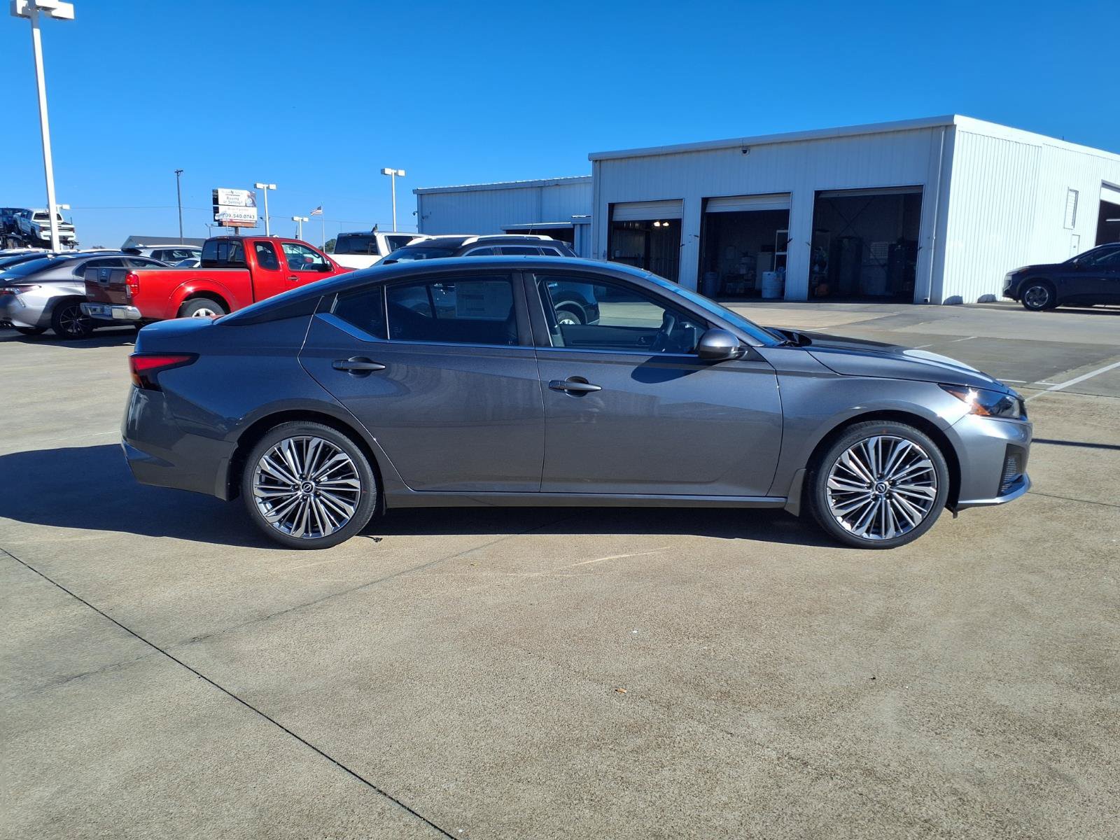New 2026 Nissan Altima 2.5 SV w/ SV Premium Package FWD image 7