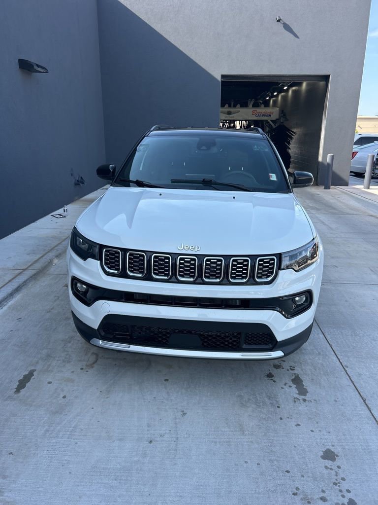 Used 2024 Jeep Compass Limited image 2