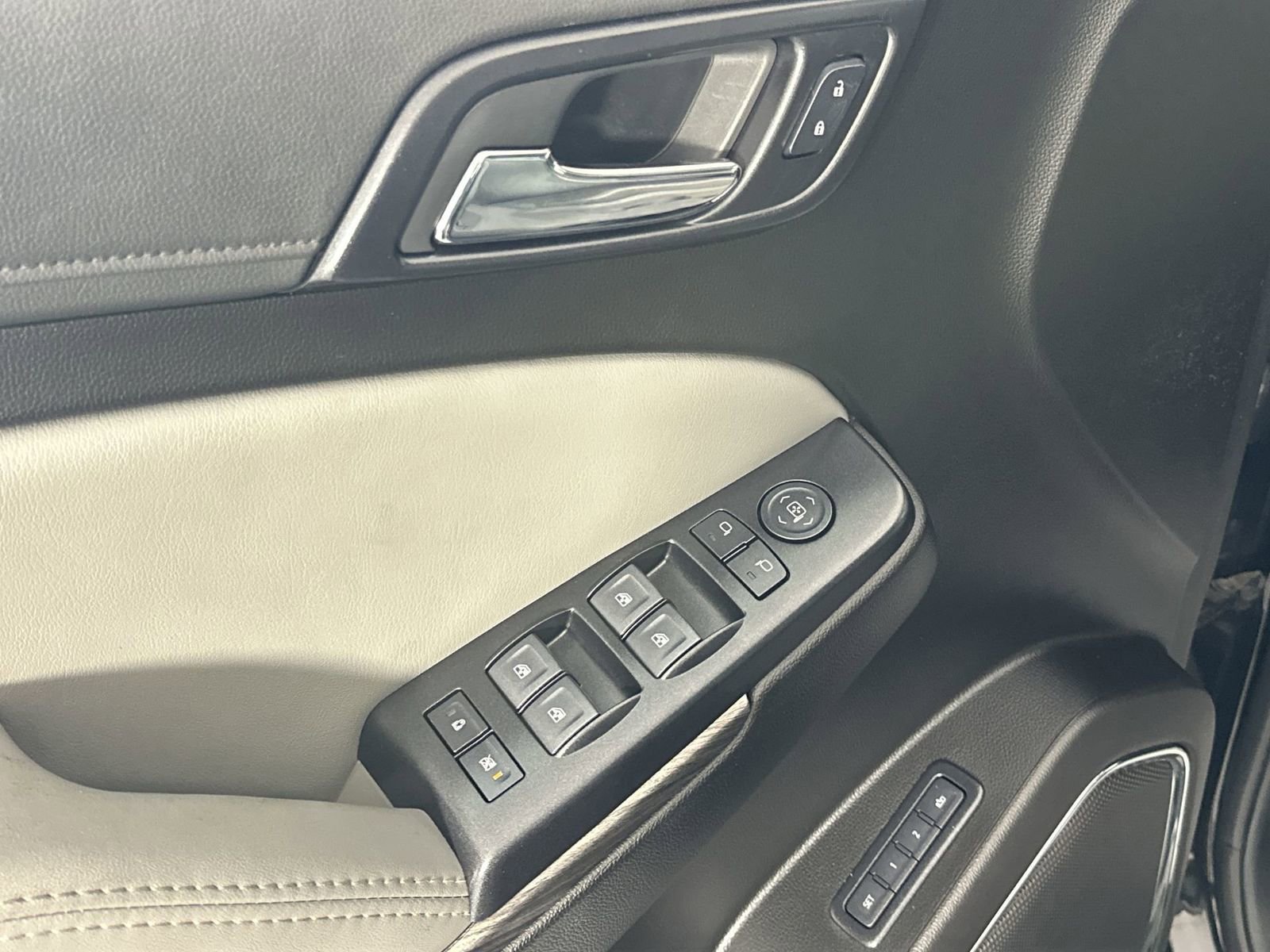 Used 2020 Chevrolet Suburban LT RWD image 13