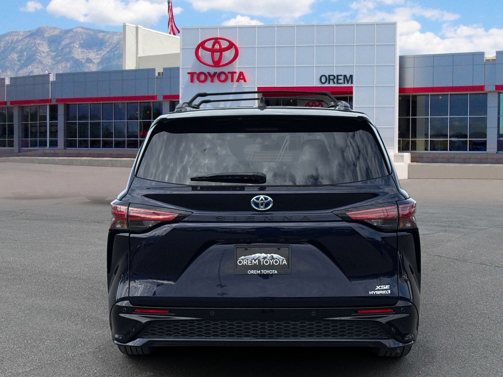 Used 2024 Toyota Sienna XSE FWD image 5