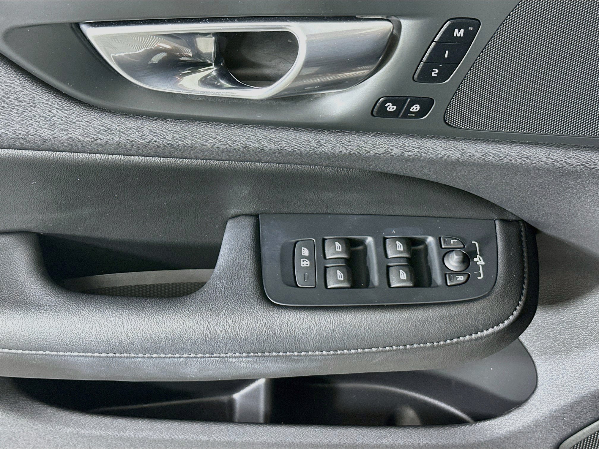 Used 2025 Volvo S60 B5 Plus w/ Protection Package Premier FWD image 14