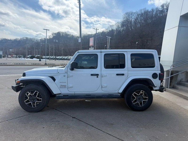 Used 2024 Jeep Wrangler Sahara w/ Technology Group image 4