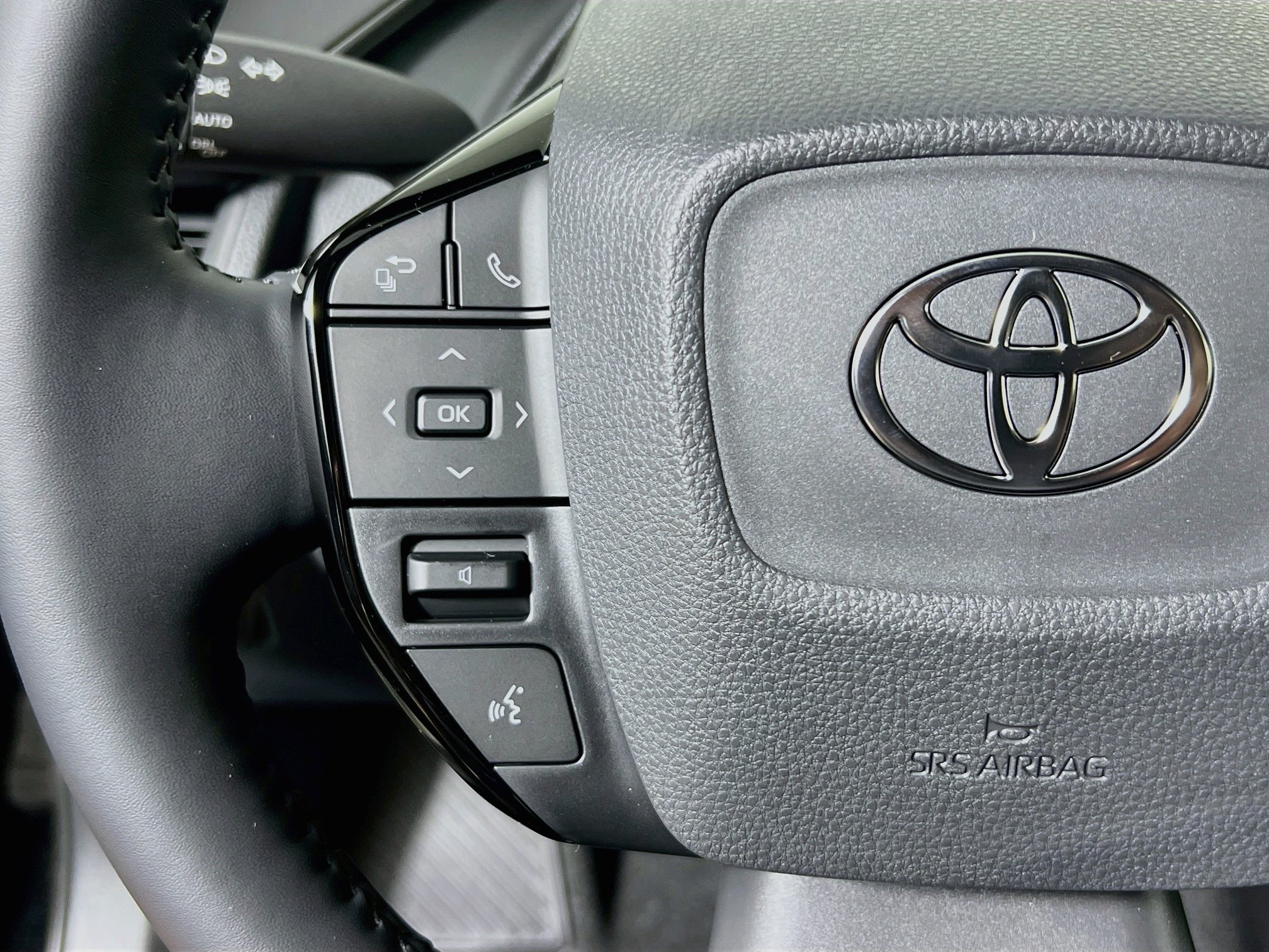 New 2027 Toyota Prius FWD image 18