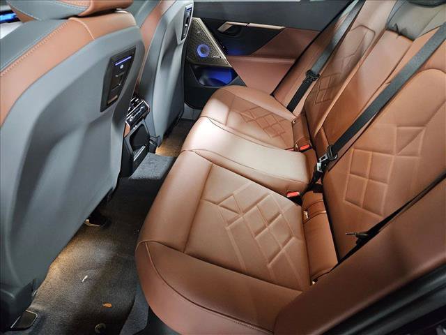 Used 2027 BMW 530i w/ M Sport Package RWD image 14